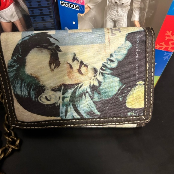 ELVIS PRESLEY MEMORABILIA - Picture 2 of 9